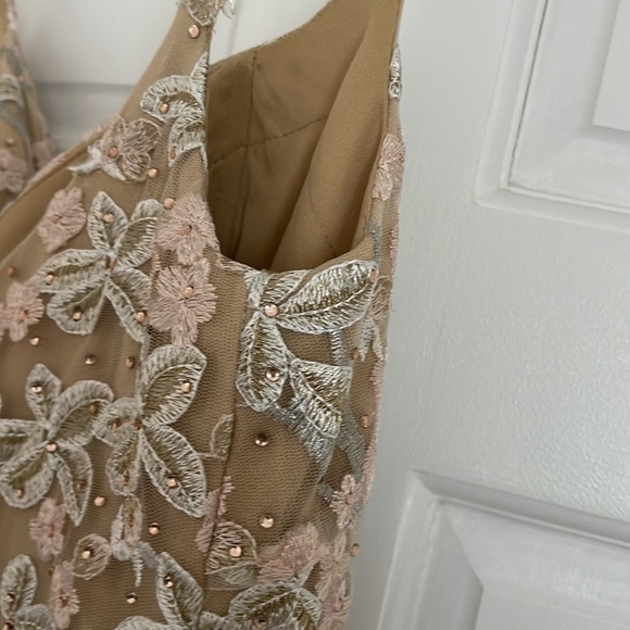 Mac Duggal
Sweetheart Neck Corset Bodice Floral Embroidered Sheath Gown - Picture 13 of 15